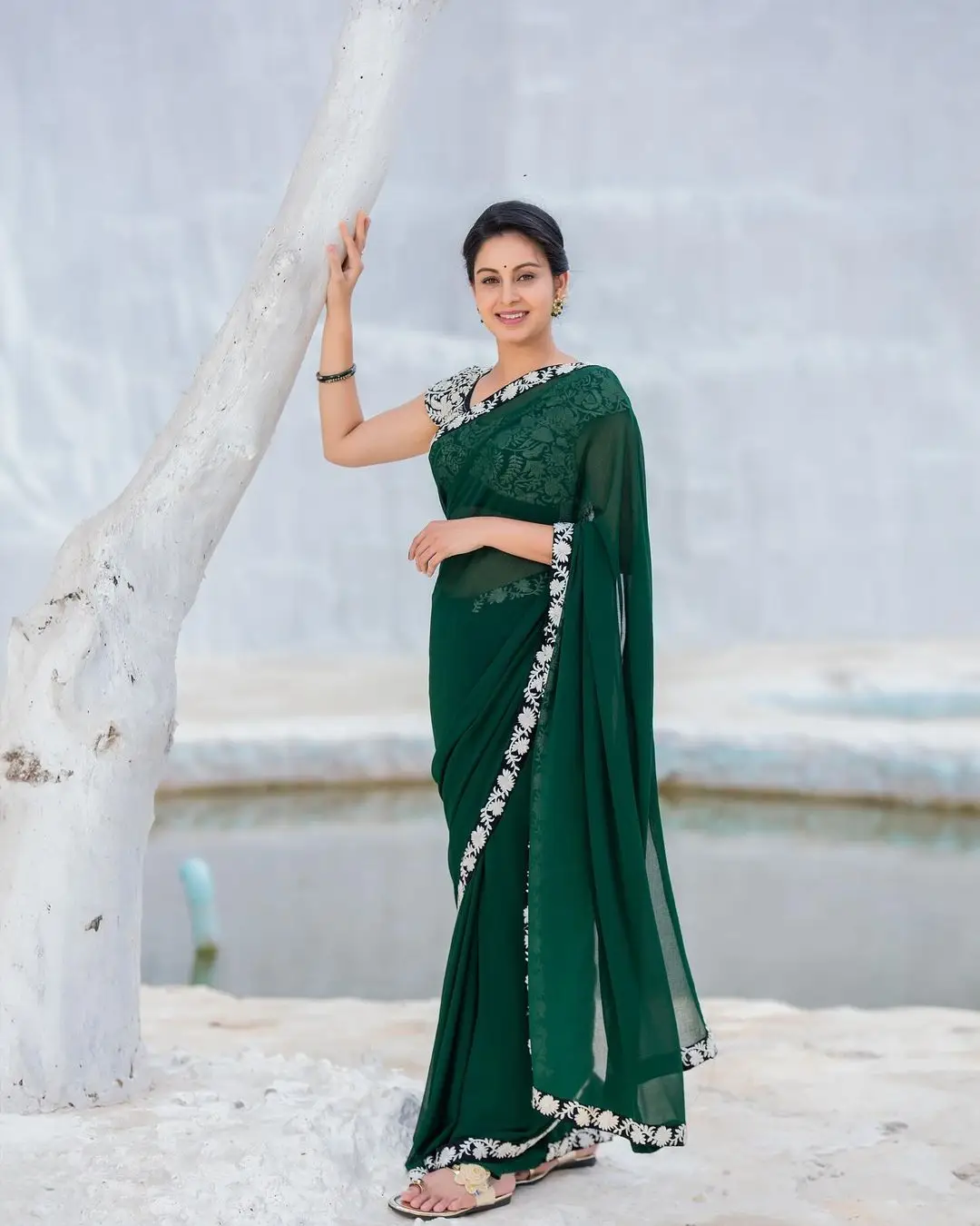 TAMIL ACTRESS ABHINAY IN GREEN SAREE BLOUSE 2